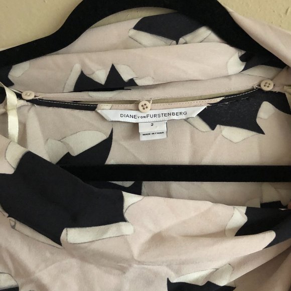 DIANE VON FURSTENBERG THERESA BLOUSE SIZE 2 - Picture 9 of 10